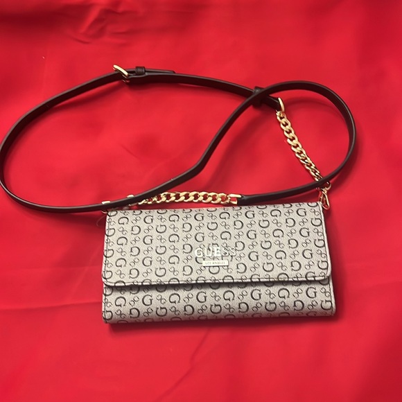 Guess Pocket book Cross body Purse - Picture 1 of 10